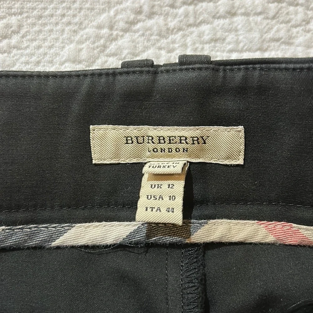 Burberry Authentic women’s long shorts. Size 10 - Picture 6 of 17
